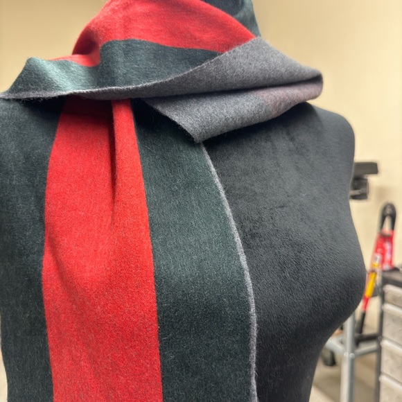 Auth Gucci Wool Cashmere Gray Red Striped Scatf Wrap Stole Muffler Ex+ - Picture 9 of 13